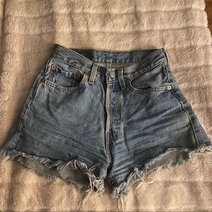 VINTAGE LEVIS HIGH WAISTED SHORTS
